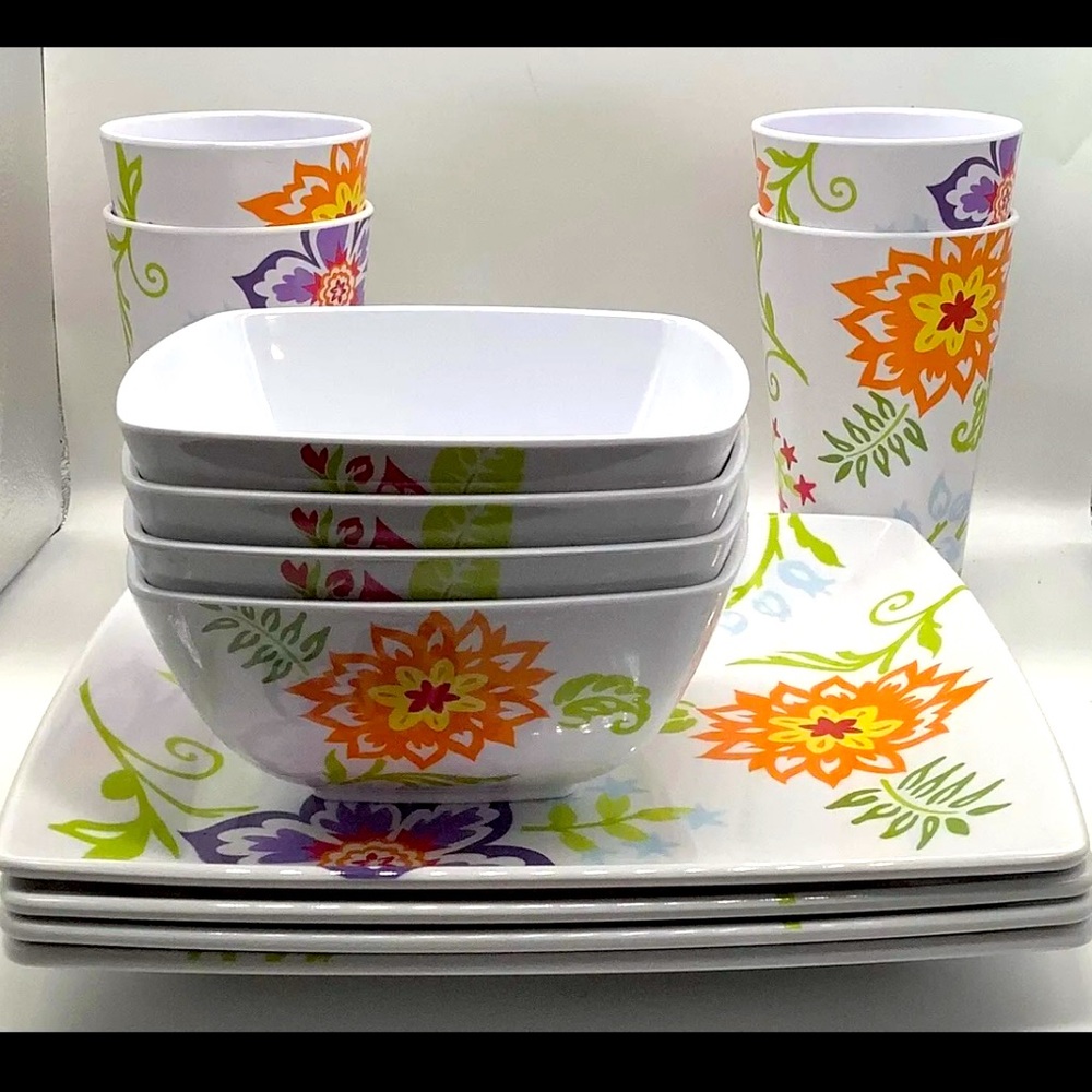 Longaberger Plastic dinnerware